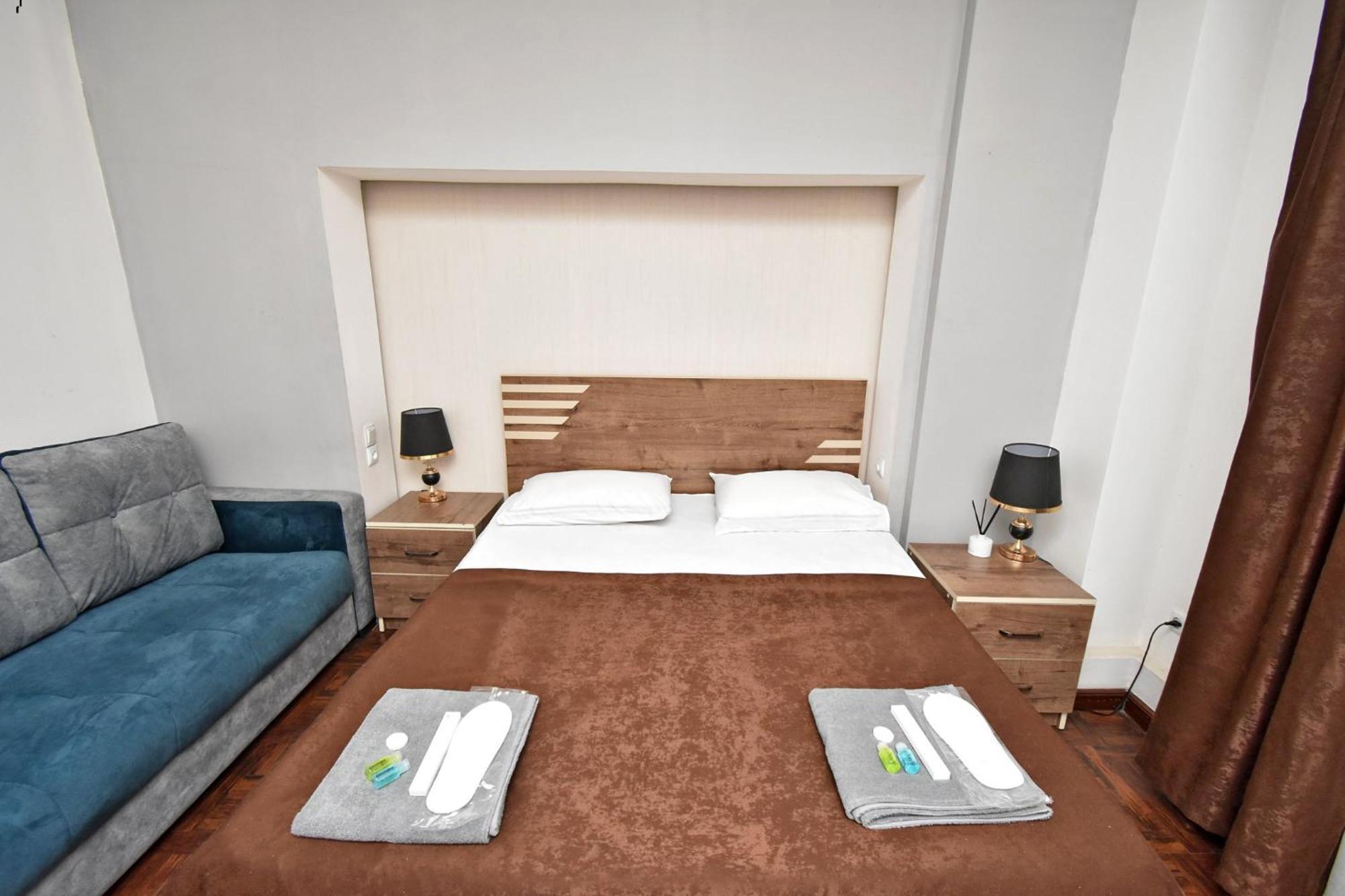 A&S Hotel Ереван Екстериор снимка