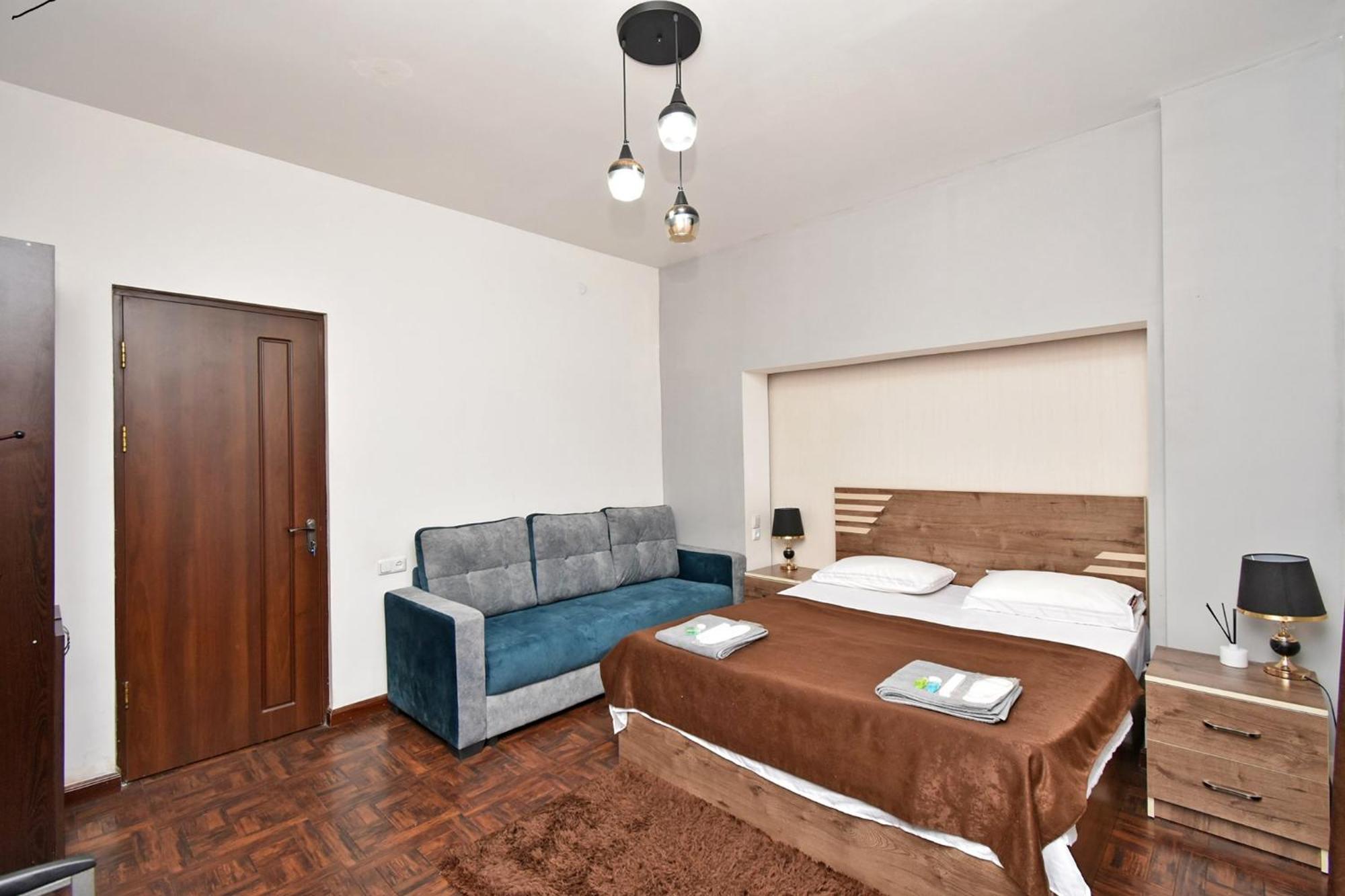 A&S Hotel Ереван Екстериор снимка