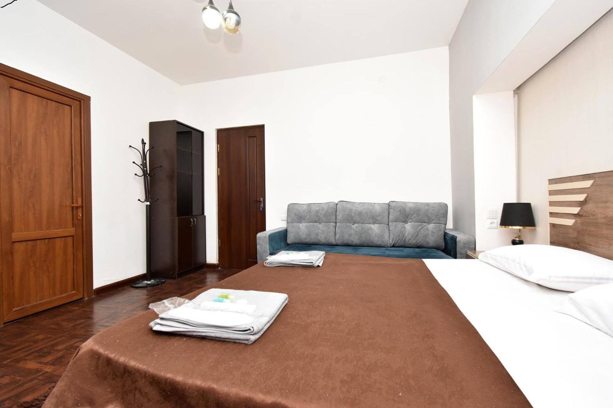 A&S Hotel Ереван Екстериор снимка